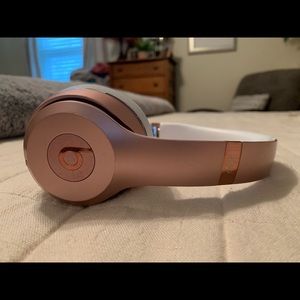 Rose Gold Beats Wireless Headphones and Case — READ DESCRIPTION